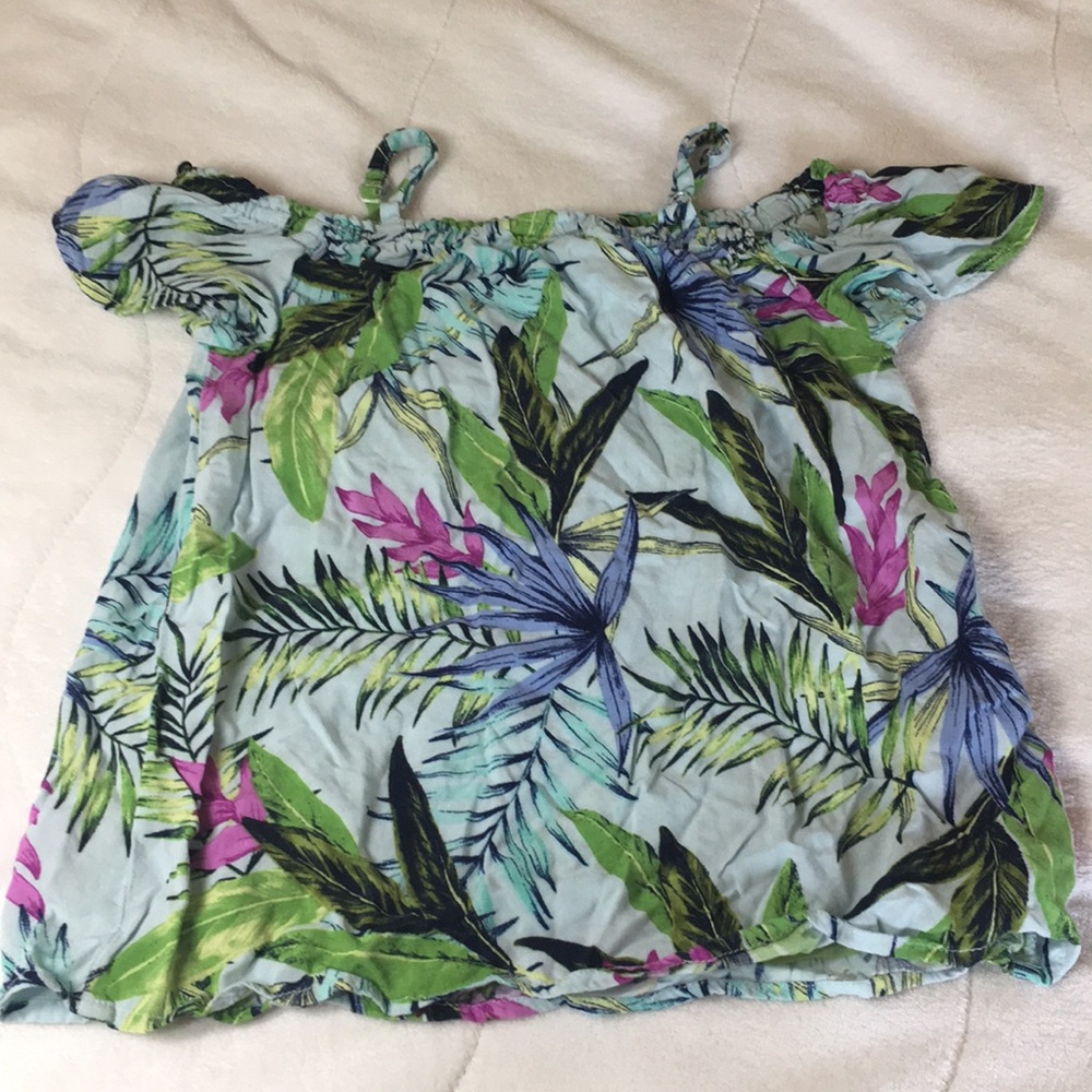 Cold shoulder top